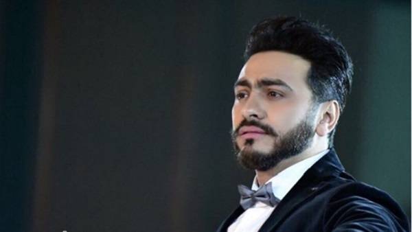 بعد دخوله المستشفى - تطورات الحالة الصحية لتامر حسني.. وهل تؤثر الجراحة على صوته؟