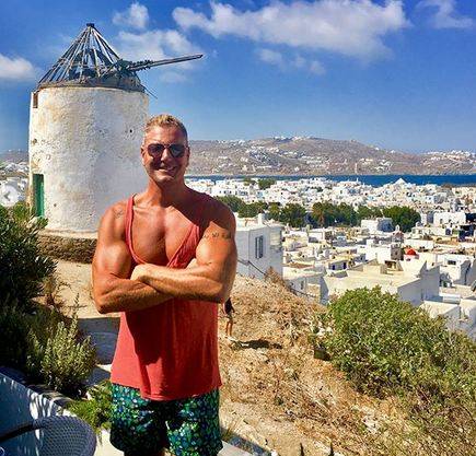 بالصور - جمال إبنة تامر هجرس ودلعها يحدث ضجة على مواقع التواصل.. هل تشبهه؟