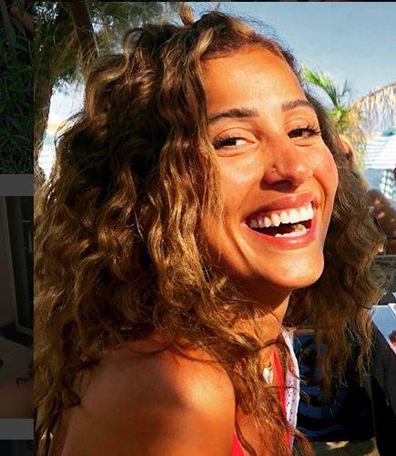 بالفيديو - مرة جديدة... صديقة دينا الشربيني تدافع عنها وتكشف أسرار علاقتها بعمرو دياب