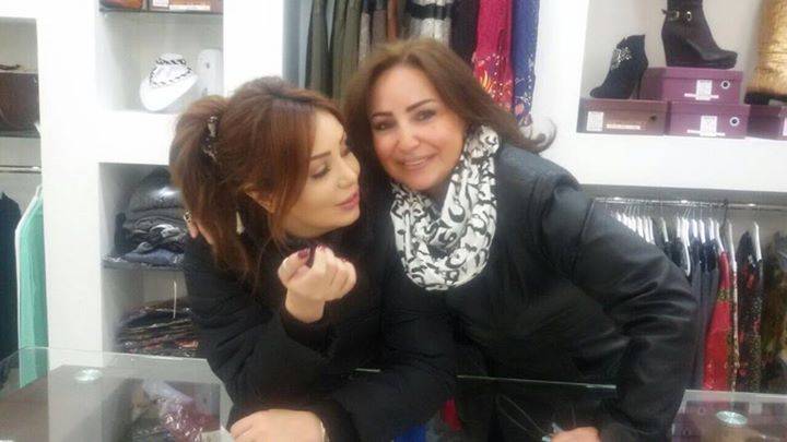 تولاي هارون تردّ على زيارة سلاف فواخرجي لمعرض فني أثناء عزاء شقيقتها... ماذا قالت؟