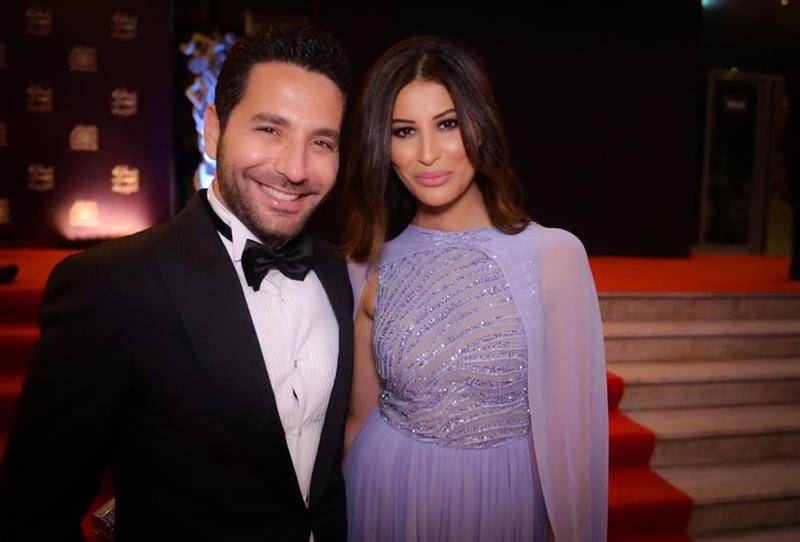 بالفيديو - بعد اتهامها باهمال طفلتها بسبب الأزياء.. هكذا دافع زوج ريم السعيدي عنها