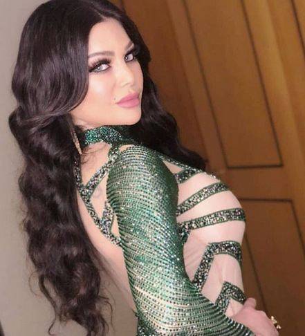 بالصور - هيفاء وهبي ترتدي الفستان نفسه مرتين.. شاهدوا أناقتها