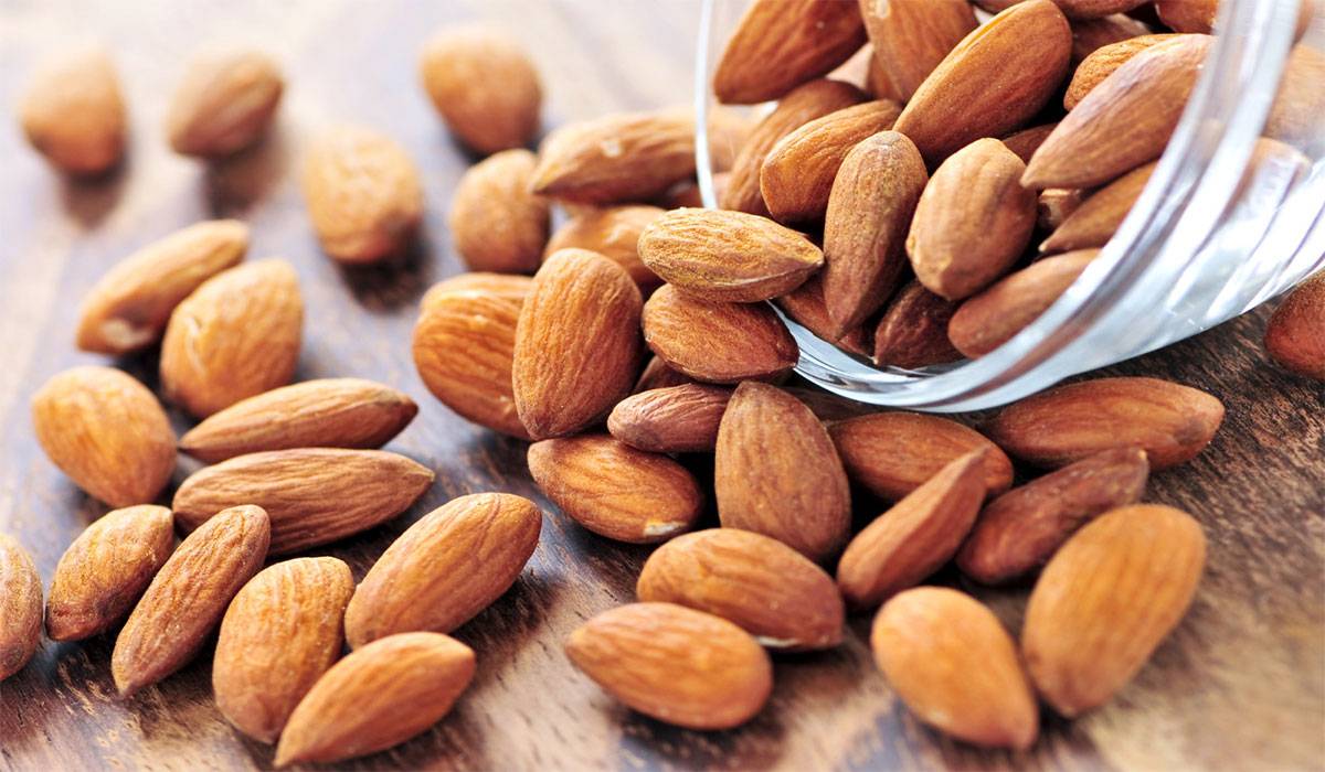 في اللوز أسرار عجيبة تجهلينها
