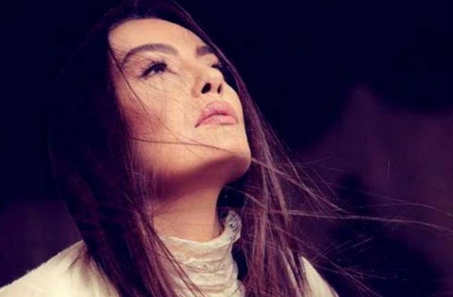 بالصور - شريهان تخطف الأنظار بجمالها وأناقتها... تبدو كشابة عشرينية