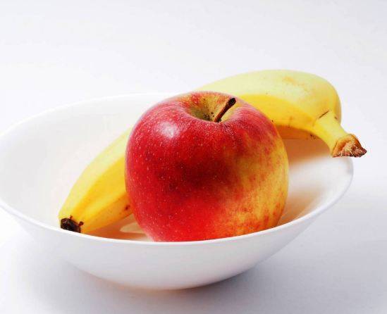 الموز والتفاح لعلاج الإسهال