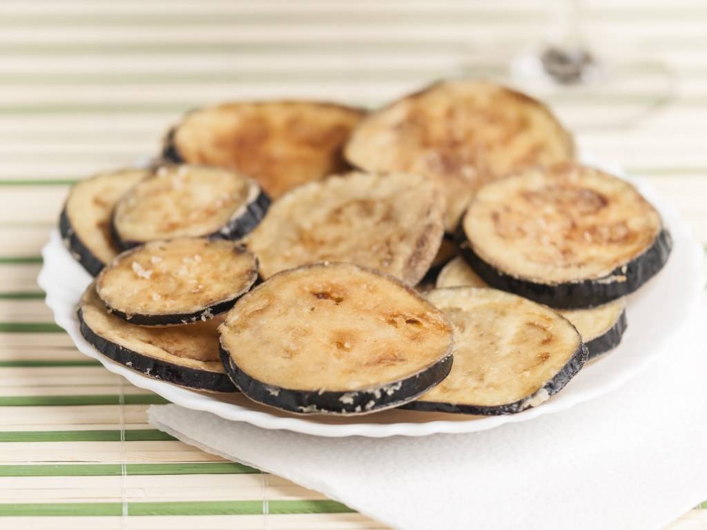 لمحبّي الباذنجان المقلي... أضيفوا هذا المكوّن وحضروه من دون أن يمتص الزيت