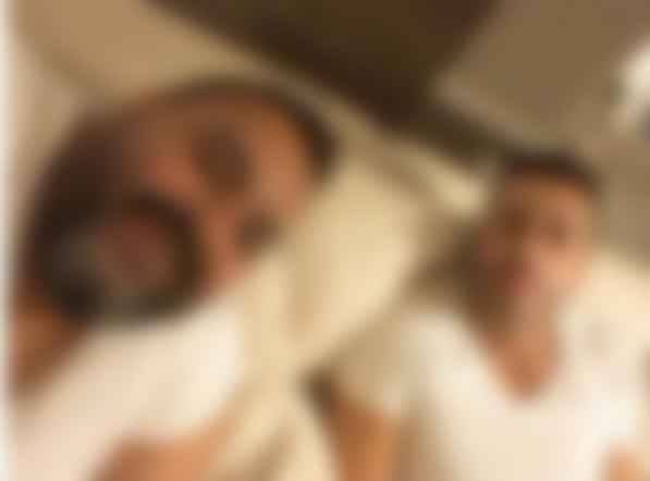 بالصور: فنانان مصريان يظهران بالملابس الداخلية... وهذا ما قالاه عن حالتهما النفسية