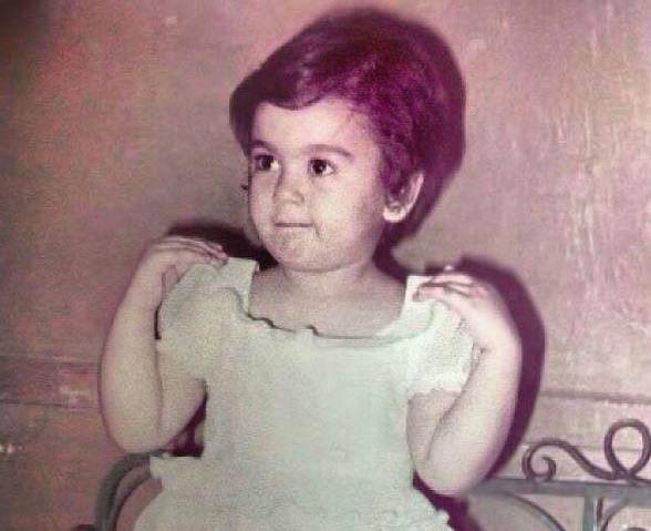 هذه الطفلة أصبحت نجمة الآن.. خمنوا من هي؟