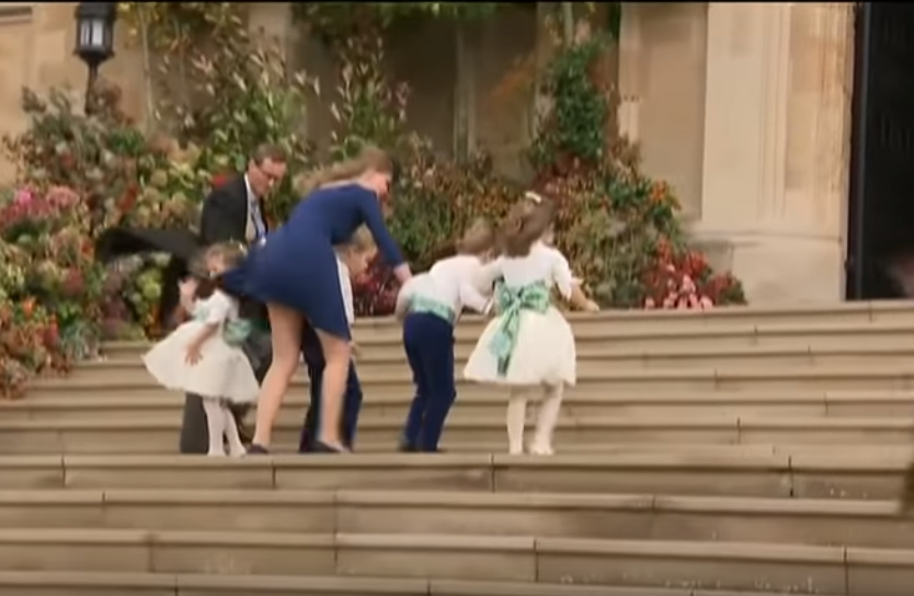 بالفيديو - ابنا كيت ميدلتون وتطاير تنورة الوصيفة يسرقون الأضواء في زفاف اوجيني