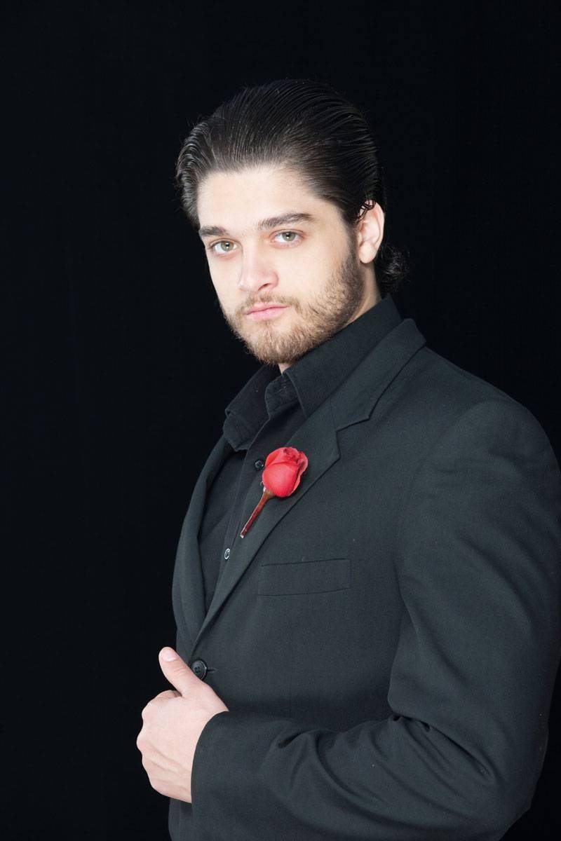 عمر خورشيد:
زوجتي تشتري لي العطور والساعات... ومونيكا بيلوتشي المرأة الأجمل بالنسبة إليّ