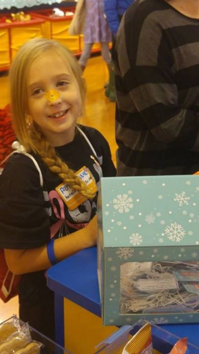 تعرفوا على طفلة الـ8 سنوات التي حاربت نوعاً نادراً من سرطان الثدي... شجاعتها صادمة