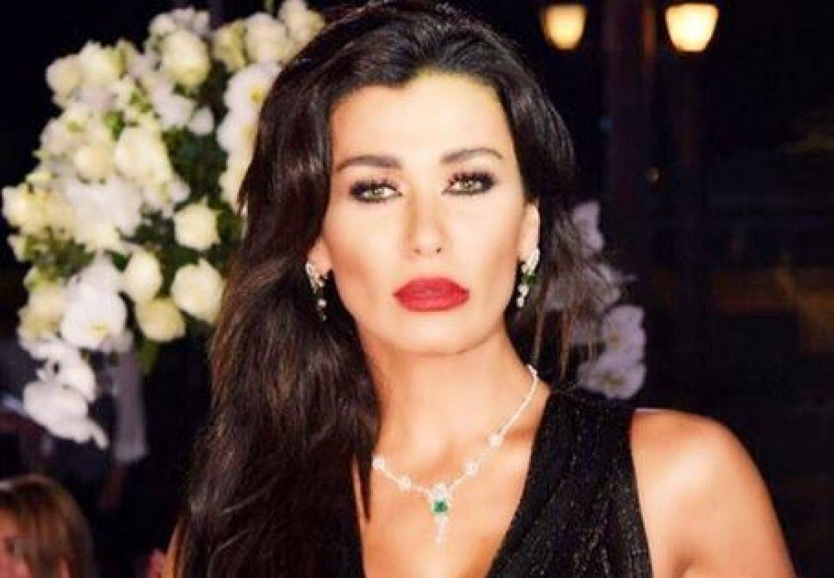 بالصور - نادين الراسي تنشر وثيقة تكذّب كلام طليقها