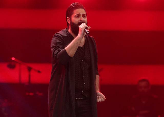 بالفيديو - مشترك في The Voice التركي يغني 