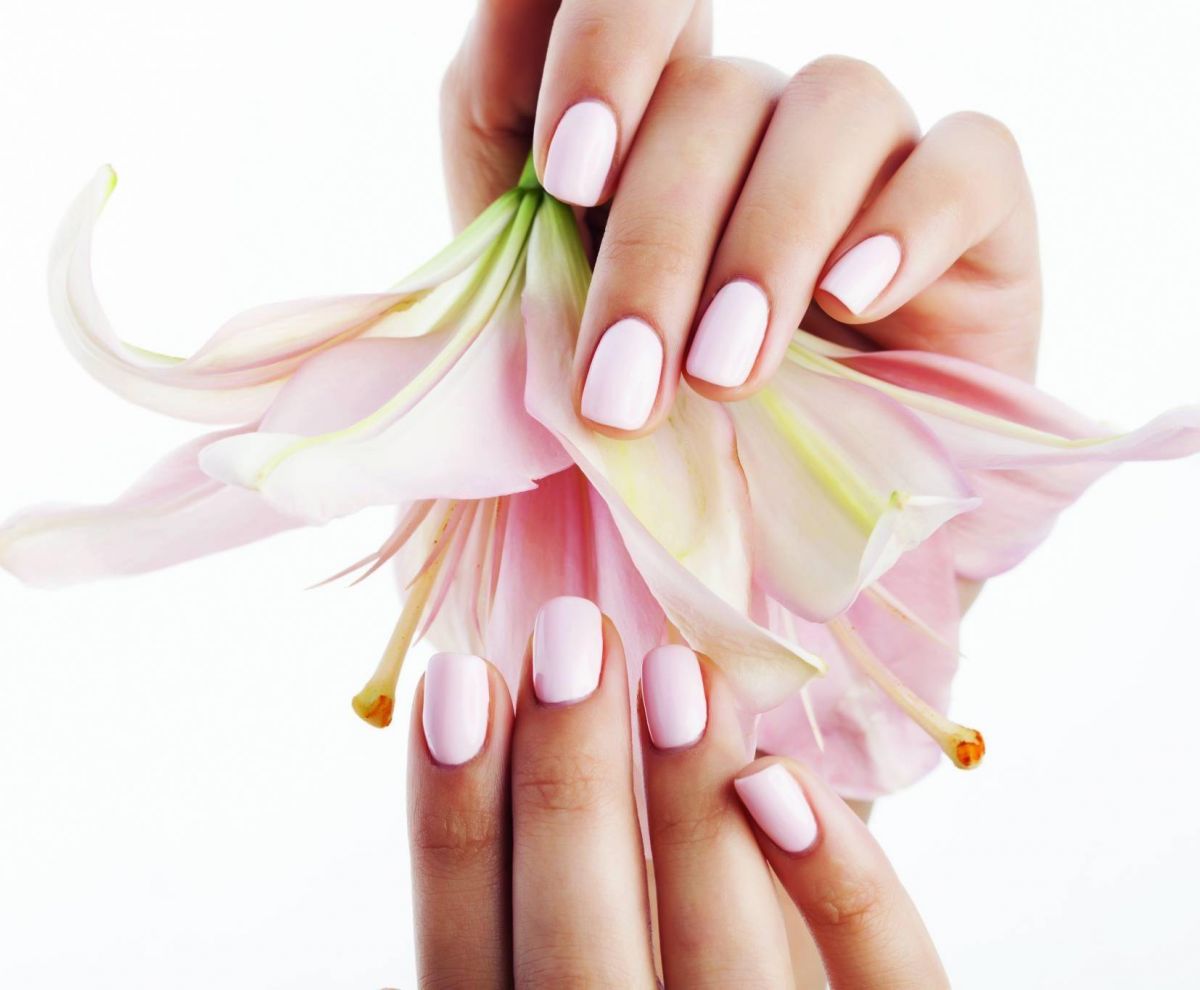 أخطاء تجنّبيها عند
بسط طلاء الأظافر