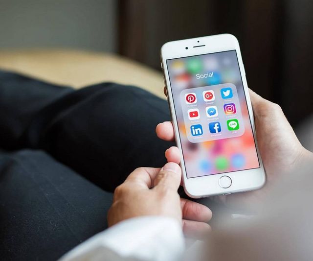 فنان شهير جداً يفاجئ الجميع بالتخلي عن مواقع التواصل... ما السبب؟