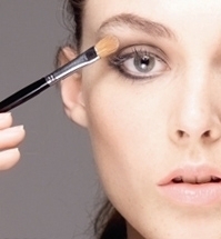 جمال العروس: أبقي جمالك بسيطاً ومتألقاً.