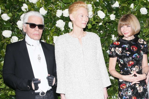 شانيل تكرّم تيلدا سوينتون في متحف MOMA