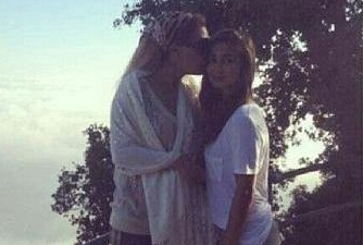 نوال الزغبي تدعو جمهورها لمتابعة ابنتها