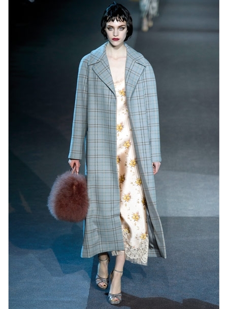 المعطف المربّع