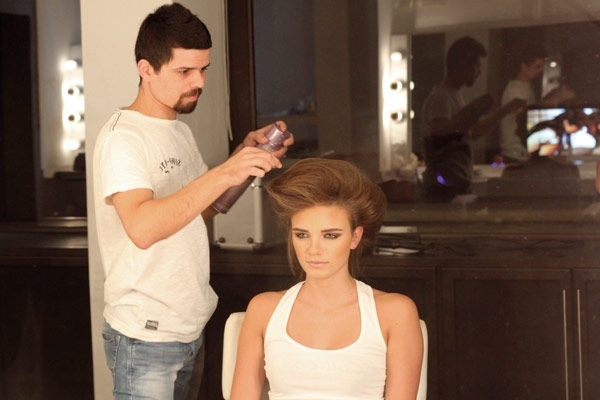 في الكواليس Behind the Scenes