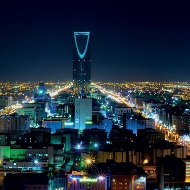 إقبال متواضع من النساء