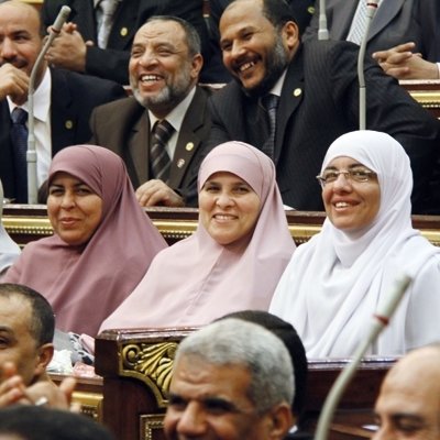 11 امرأة تحت قبة البرلمان المصري يرفعن شعار...