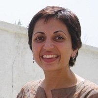 الرحّالة الإنسانية في مناطق النزاعات لينا أبي رافع...