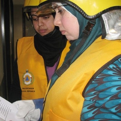 المجتمع الفلسطيني يتقبّل المرأة في الدفاع المدني 