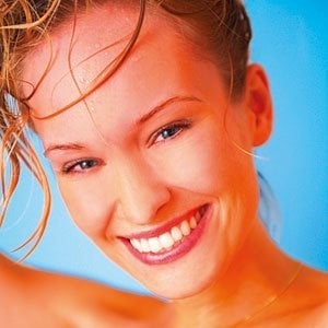 قولي لي كيف تضحكين