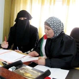 المحامية خلود محمد الفقيه أول قاضية في المحاكم الشرعية في فلسطين