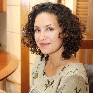 رولا خدوري وحكاية مجموعة لوحات وحقائب 'ثرثرة نسوان'