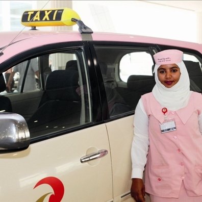 المرأة وراء مِقْود سيارة الأُجرة في الإمارات