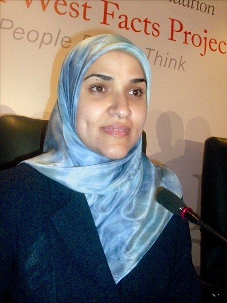 أول مسلمة محجبة في البيت الأبيض