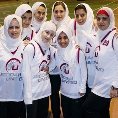 أول فريق نسائي سعودي لكرة السلة