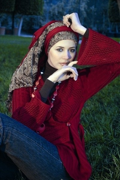 ٣٠٠ فتاة محجبة شكلن