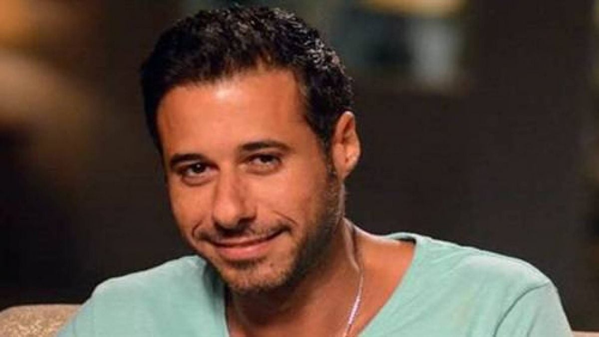 بالفيديو - أحمد السعدني يكشف سراً عن طفولته... هذا ما فعلته والدته ليدخل المدرسة!