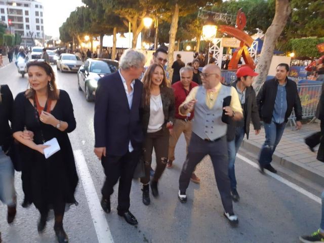 الجمهور يلتف حول ليلى