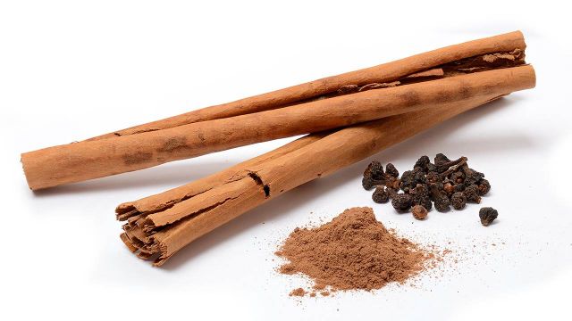 تعرفوا إلى فوائد القرفة المذهلة: محاربة الفطريات ومساعدة الهضم