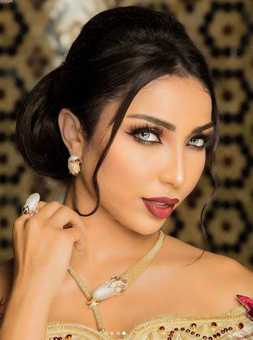 بالفيديو - دنيا بطمة تعترف بالعمليات التجميلية التي غيرت شكل وجهها بالكامل