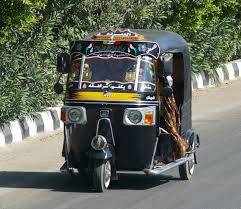 خمسة مسلحين يختطفون زوجة من زوجها في الطريق العام