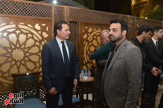 الموت يفجع عائلة محمود ياسين وابنه يكتب كلمات مؤثرة