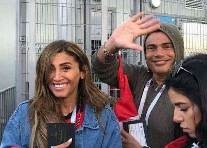 شاعر شهير يكشف حقيقة خلافه مع عمرو دياب بسبب دينا الشربيني