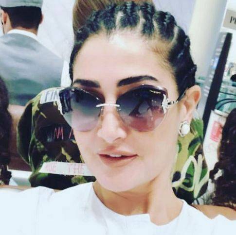 بالفيديو - شاهدوا غادة عبد الرازق ترقص بفستانها الصيفي المكشوف