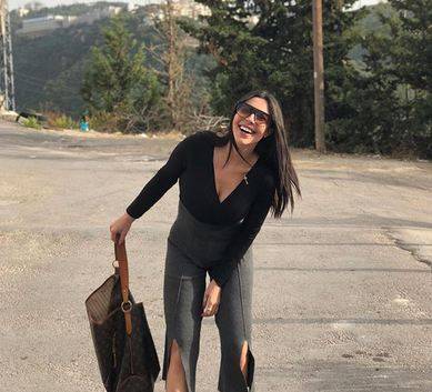 بالفيديو - ليلى اسكندر بتسريحة شعر غريبة... هكذا قلدت الرسوم المتحركة الصينية