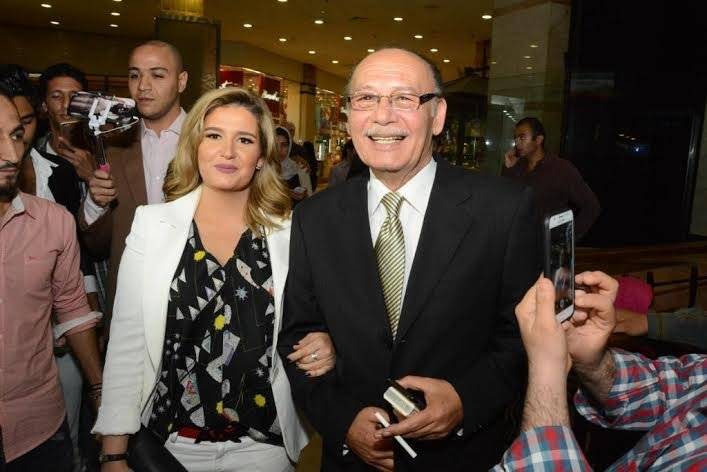 بالفيديو: هنا شيحة تكشف عن ثلاثة أسئلة طرحها عليها والدها وهي صغيرة