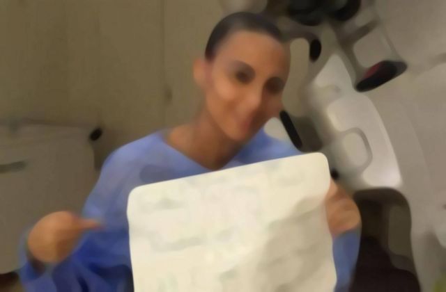 بالفيديو - نجمة شابة تكشف أسرار صراعها مع السرطان.. بكاء وانهيار وجراحة