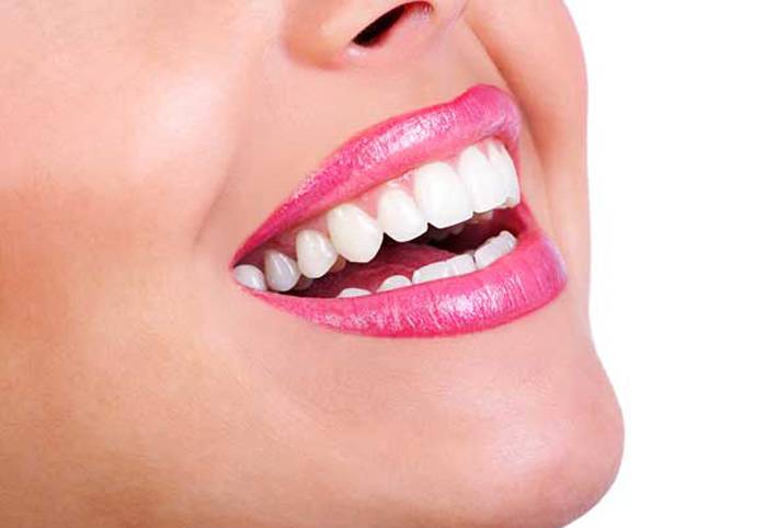 3 حيل لتبدو اسنانك اكثر بياضاً