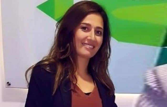 بالفيديو - بعدما خلعت حلا شيحة الحجاب.. نجمة عالمية تشهر إسلامها وترتدي الزي الإسلامي