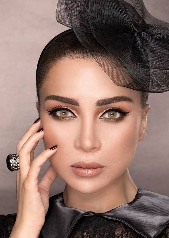 بالفيديو – ما الذي فعلته مي عز الدين مع والدتها واستدعى اعتذارها؟ بهدلة و