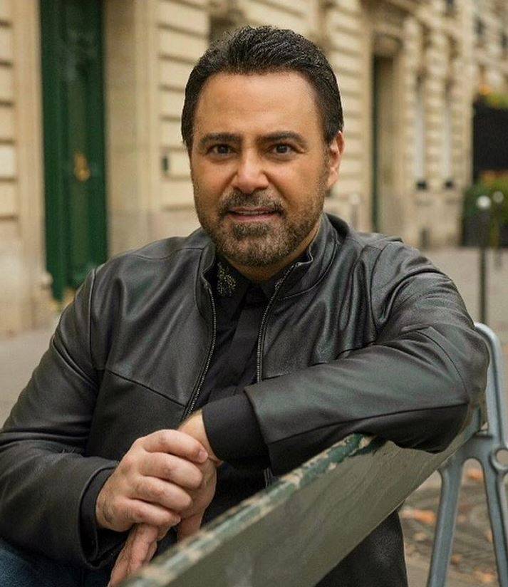 بالفيديو – عاصي الحلاني يغازل زوجته في شوارع باريس... هذا ما فعله وأشعل المواقع
